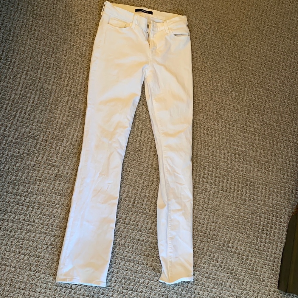 Cute white jeans!!